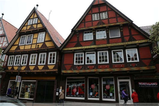 風景如畫的建筑之城和說話的街燈：德國策勒旅行